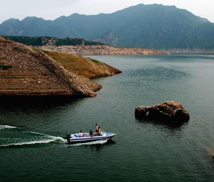 <%潘家口水库旅游景点有哪些，周边农家院住宿餐饮价格怎么样。%>